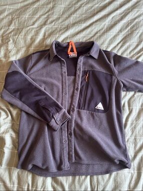 Orage Men's Gray Fleece Shacket with Black Chest Panel and Orange Pull